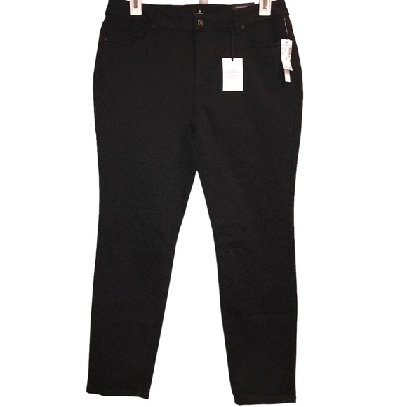 NWT DressBarn Woman’s Jeans Leopard Print Black Jeans 14 - Picture 1 of 10